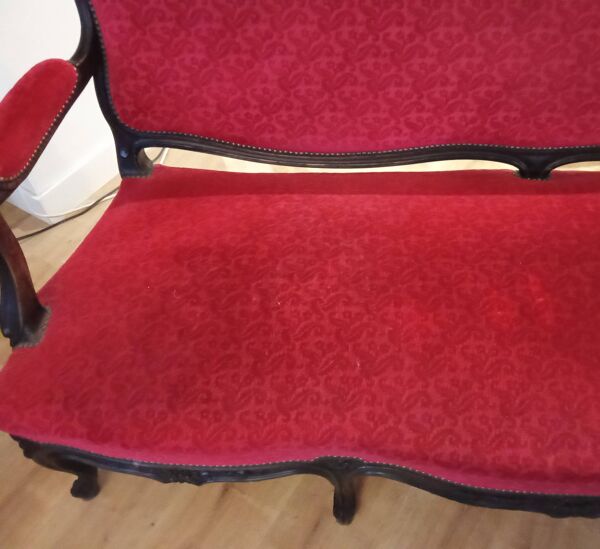 Ancienne banquette, canapé style Louis XV en velours rouge
