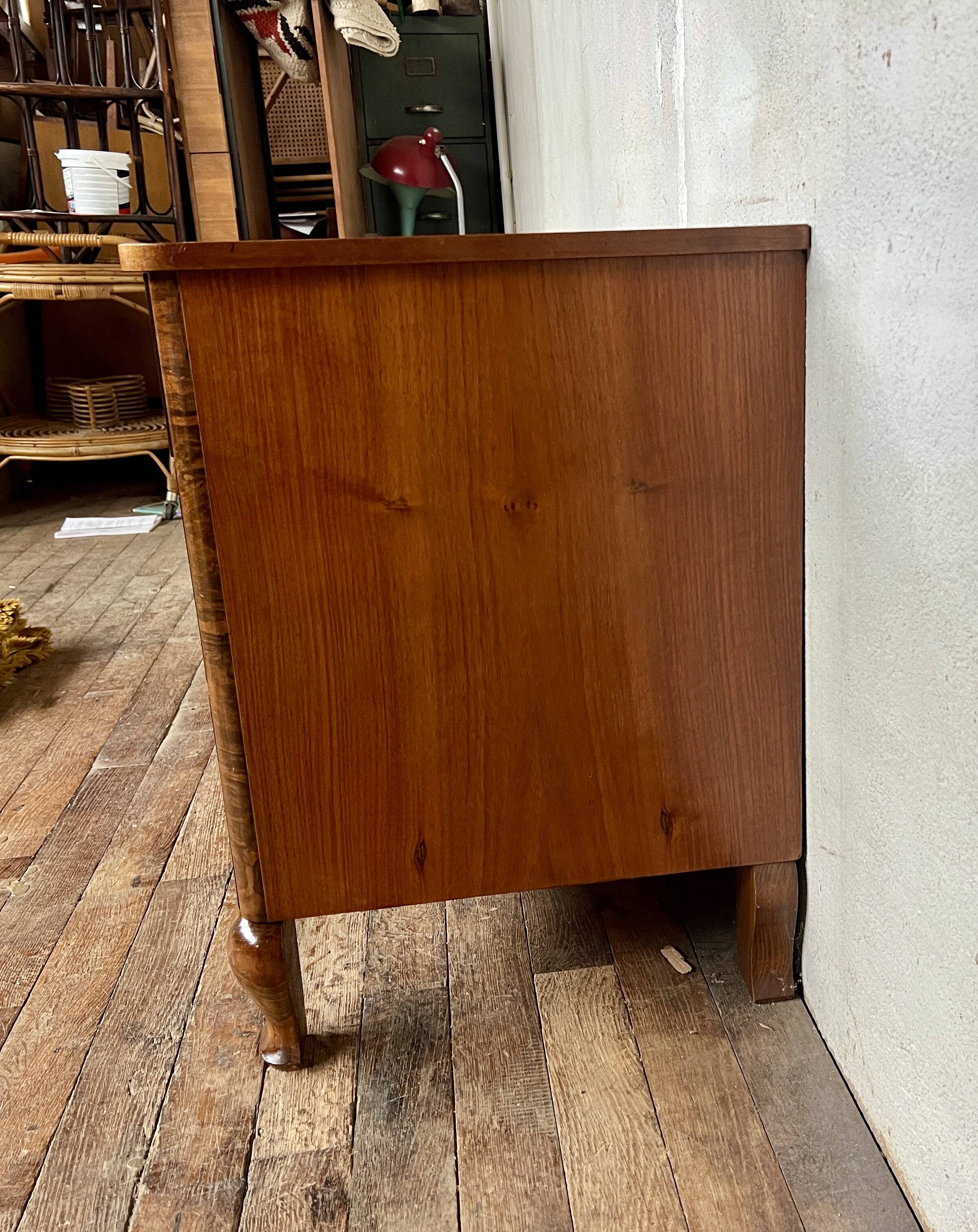 Vintage chest of drawers – amazing walnut veneer
