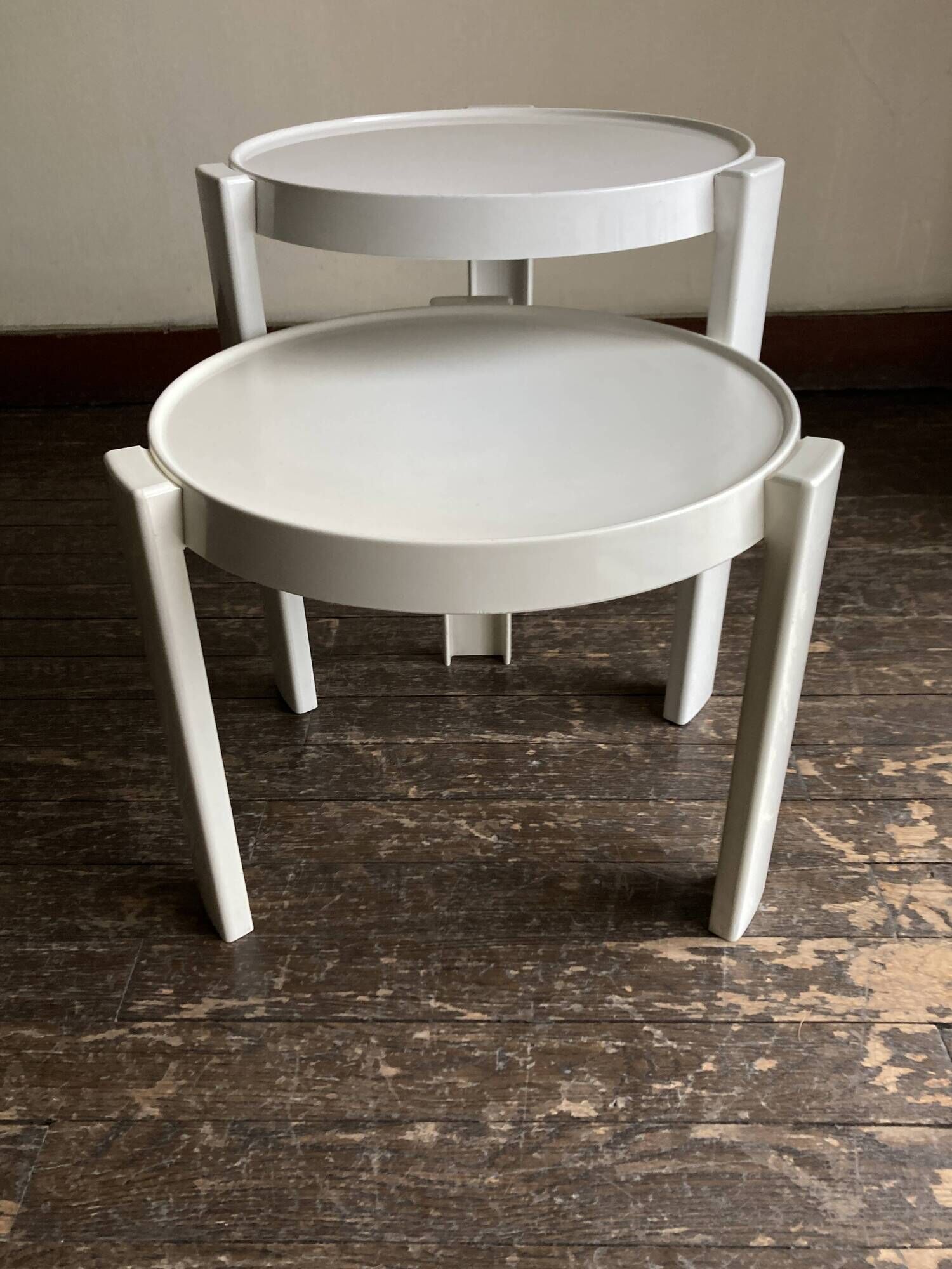 Pair of nesting coffee tables, space age Italian design 1960 Kastilia.