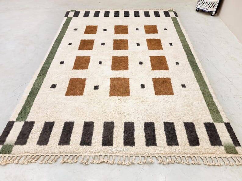 Handmade pure wool rug, size 150 x 250 cm.