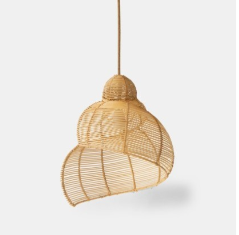 Suspension coquillage en rotin