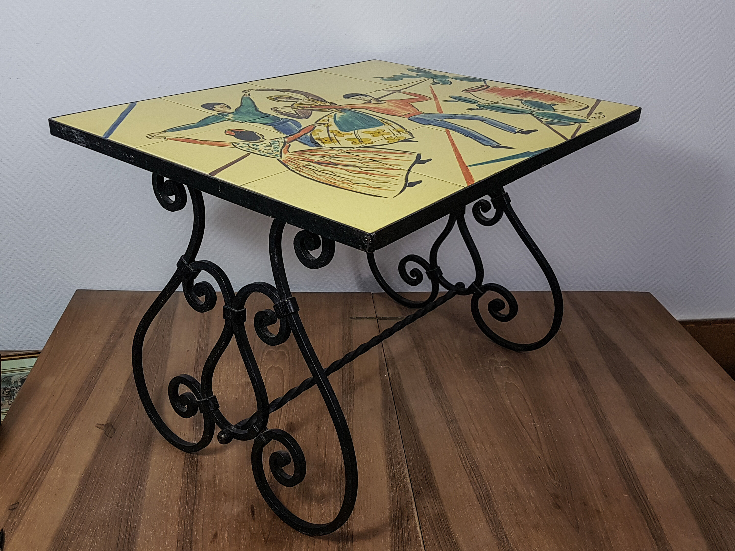 Wrought iron coffee table porcelain tray painted with a vintage Provencal scene 60s/70s