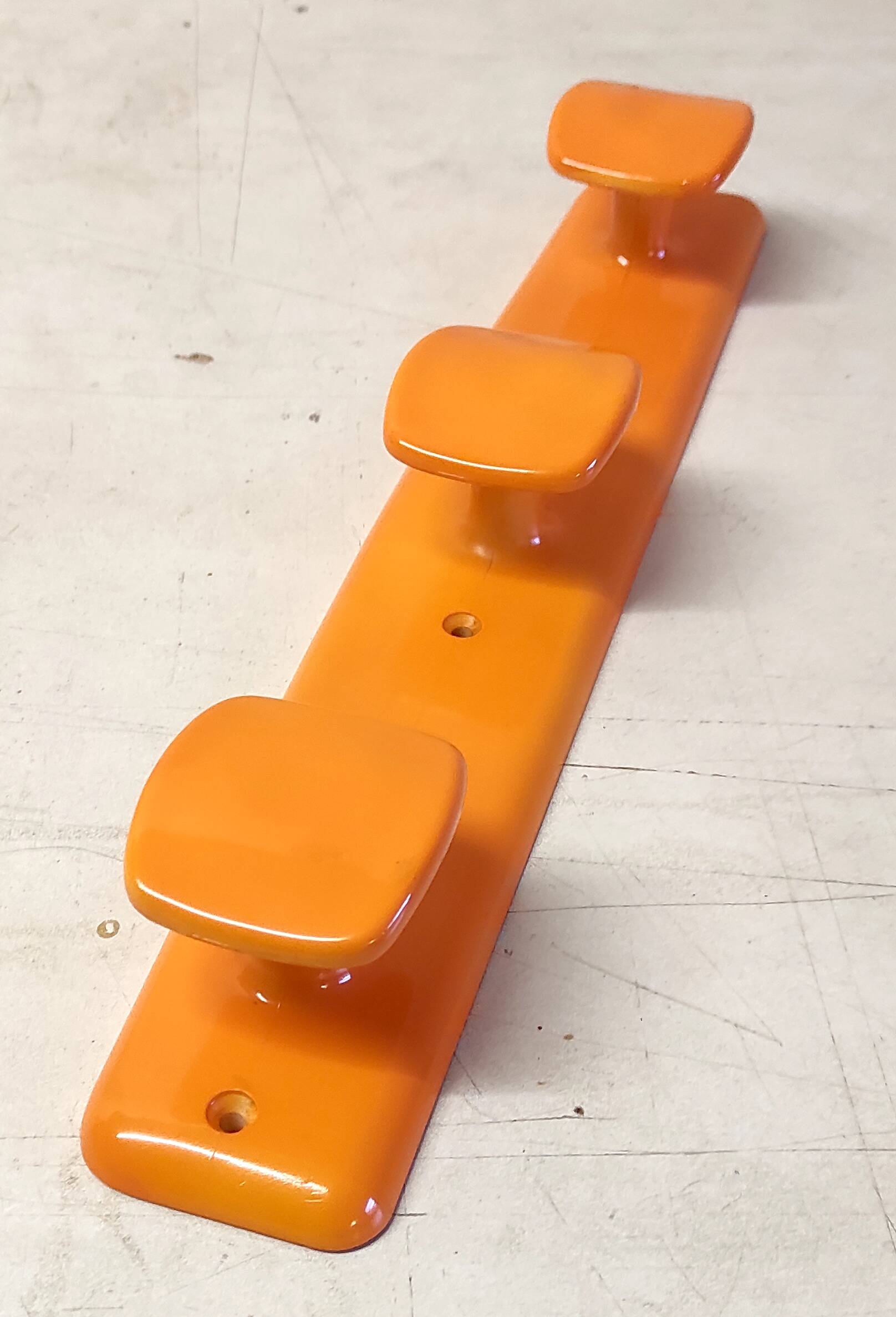 Syla vintage orange coat rack - 1970s