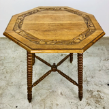 Table sculptée en bois antique à 8 côtés