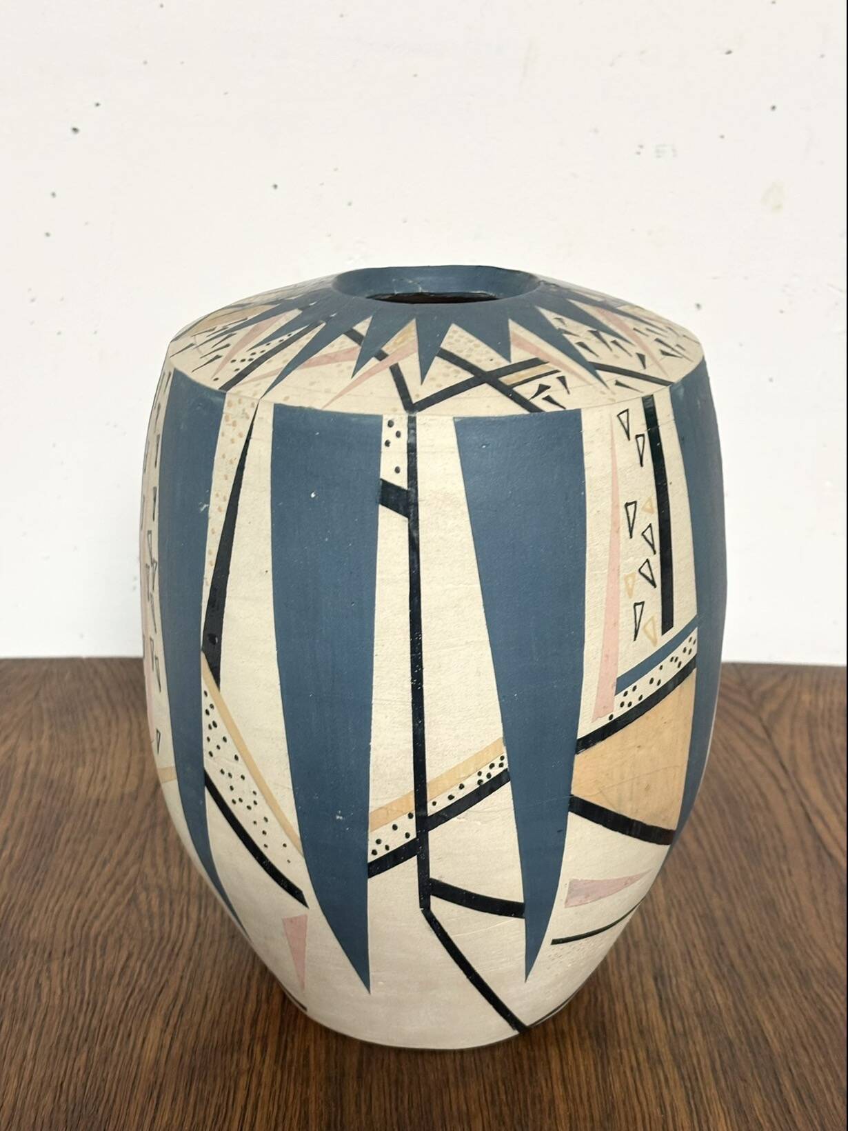 Vase postmoderne