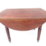 Round flap table
