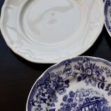 4 mismatched vintage flat plates in blue and white earthenware - Cambrid lot