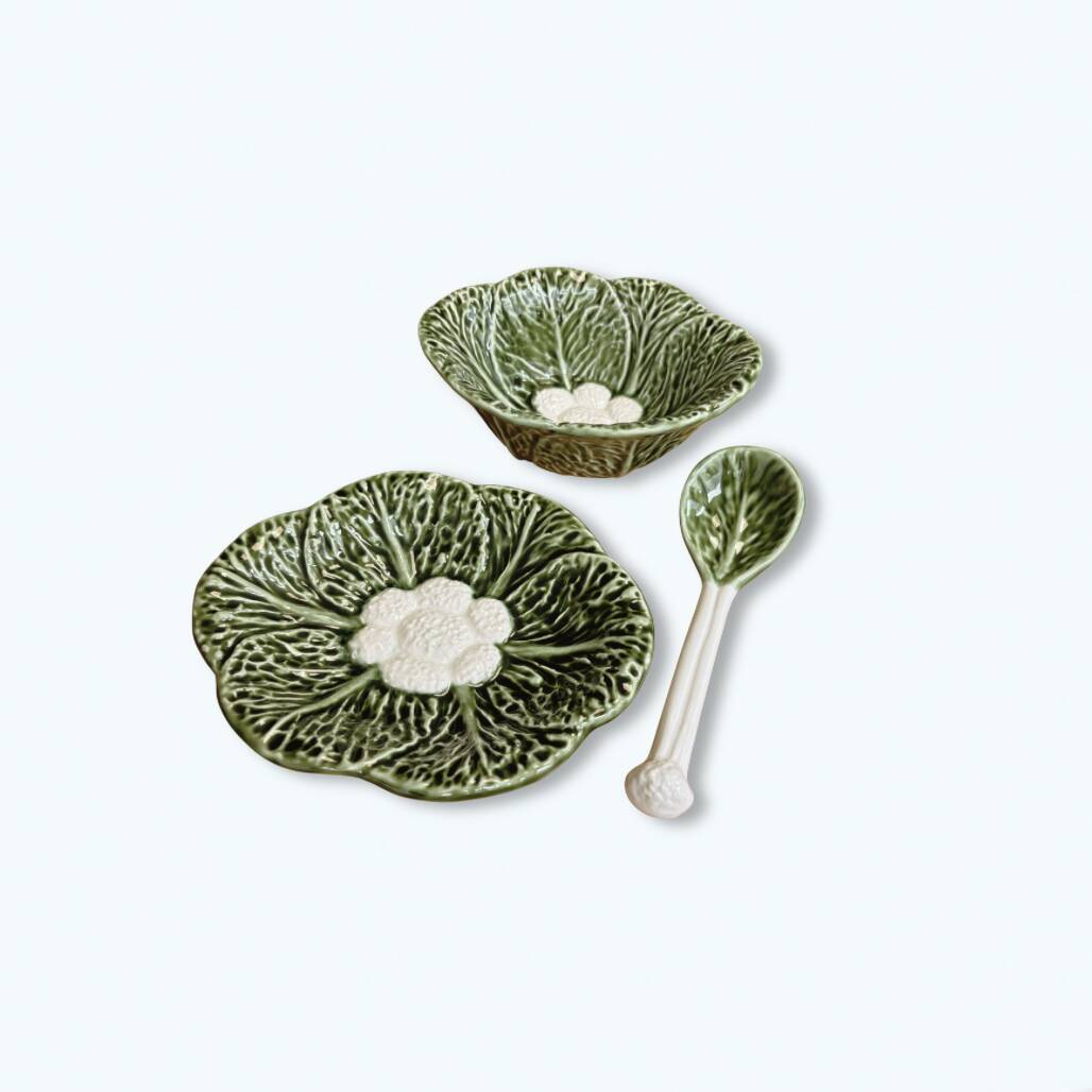 Sauce boat with its stand and spoon - cabbage leaf