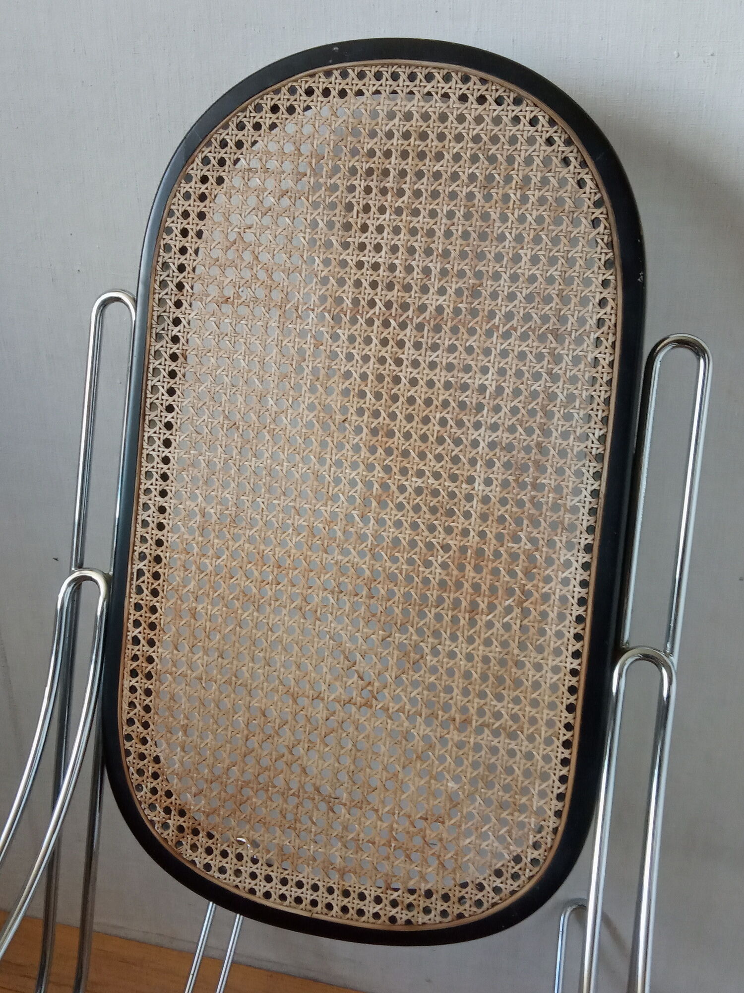 Rocking chair in chrome metal and wood