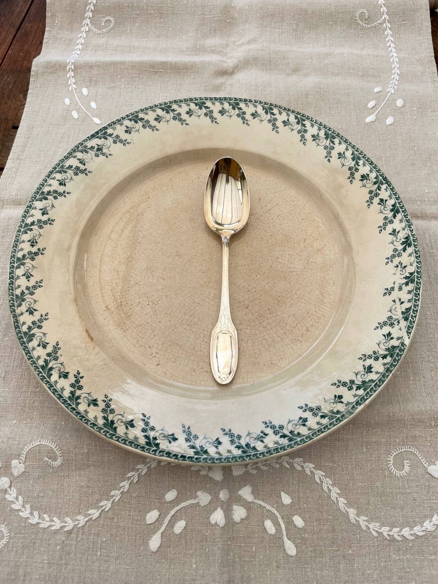 large round dish in opaque Gien porcelain, Montigny pattern
