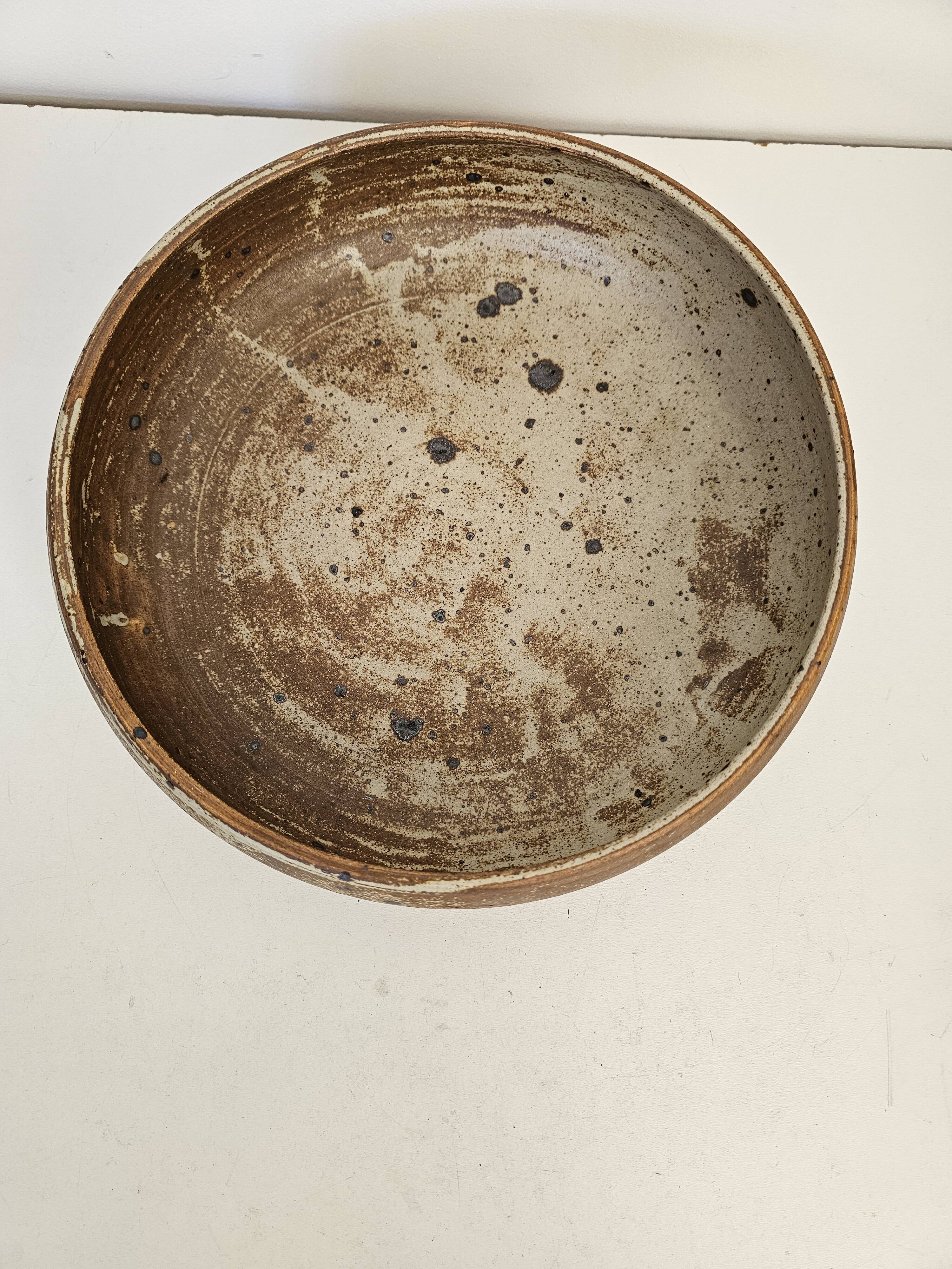 Saladier  Plat en céramique grès pyrithé signé pictogramme 29cm
