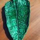 Plat en barbotine feuille