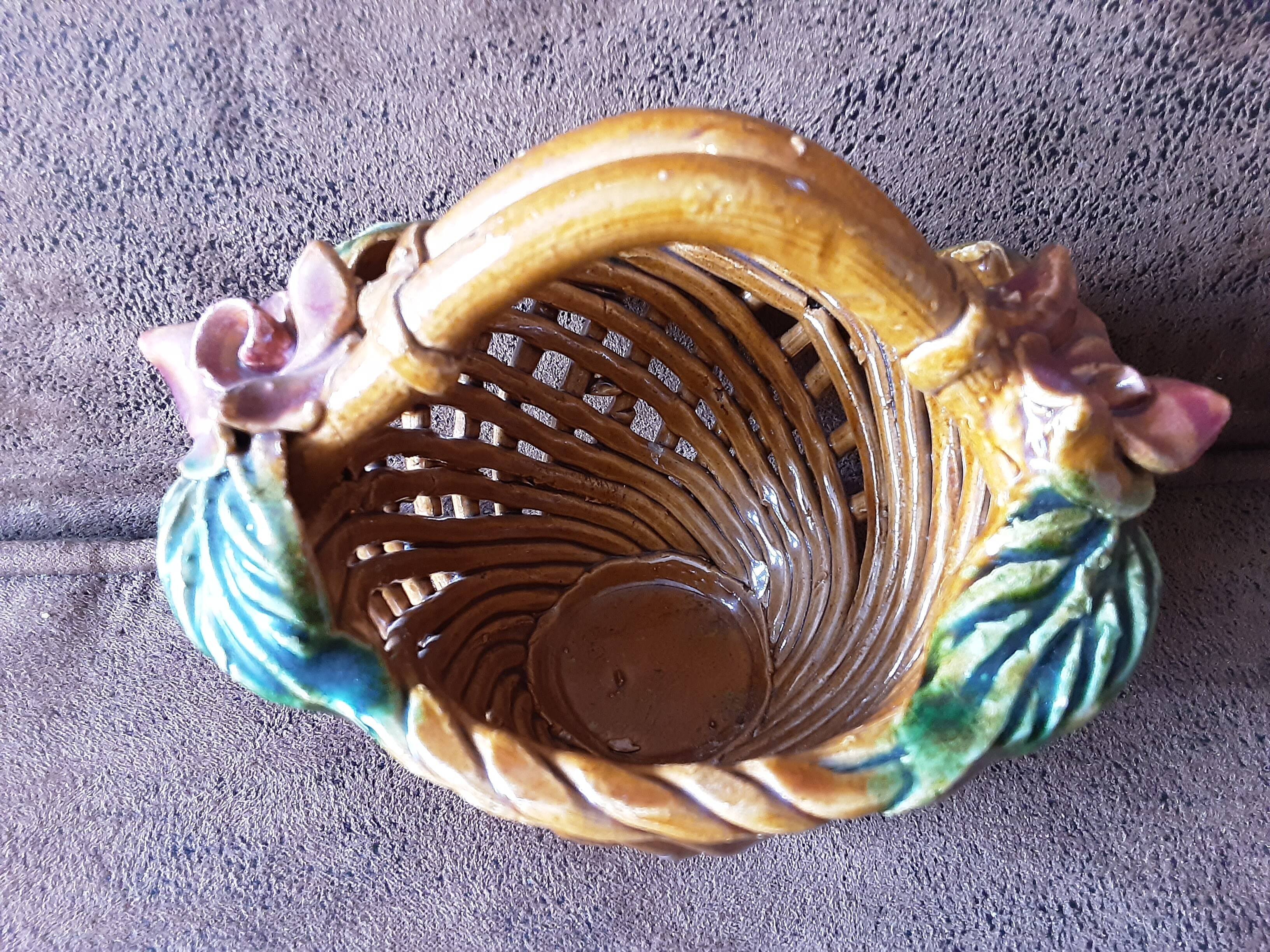 Small barbotine basket