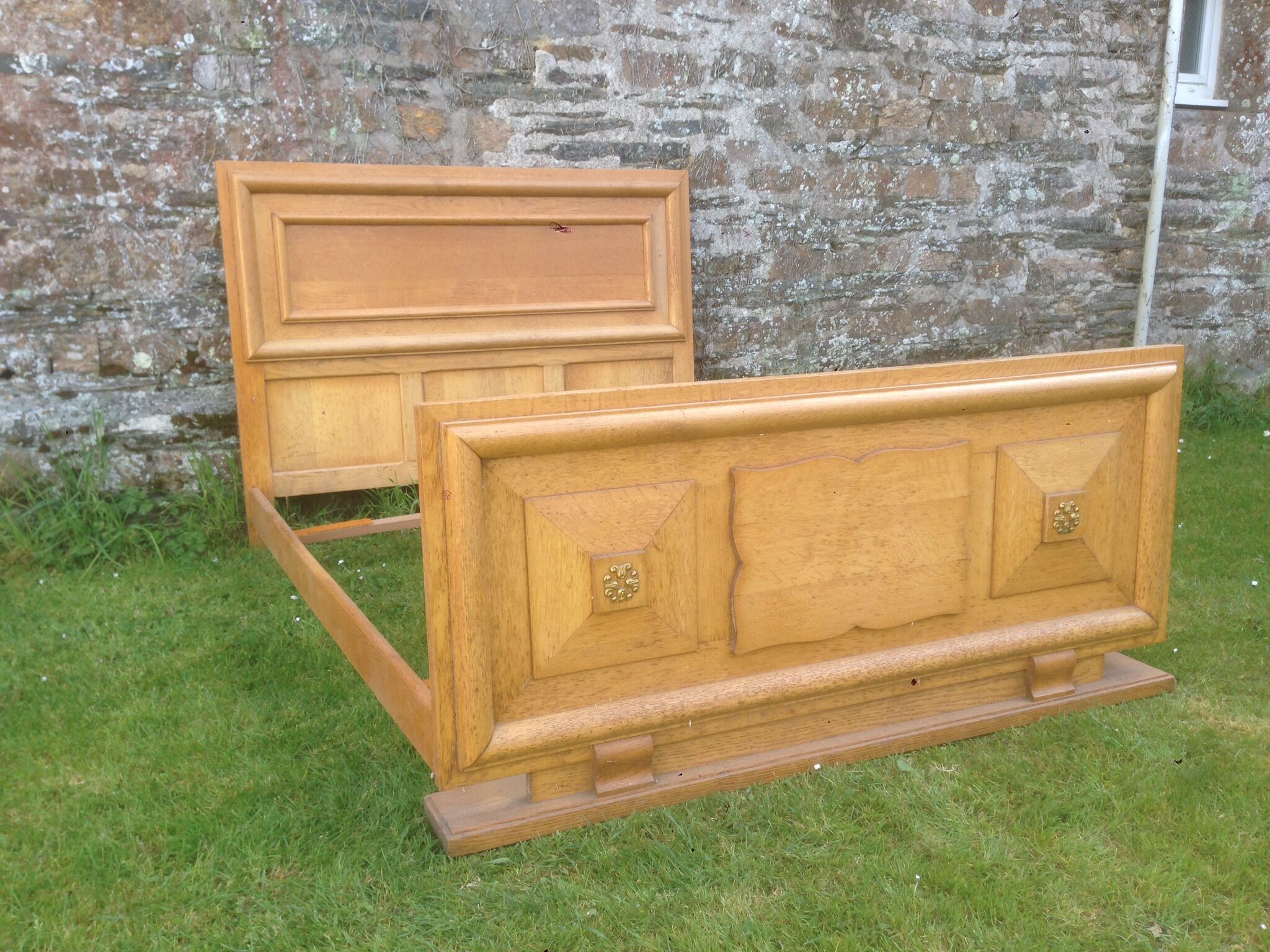 Art Deco bed in solid oak 190x142cm