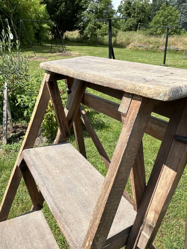 Escabeau de peintre ancien en bois