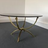 Table basse en laiton et verre fumé années 1970