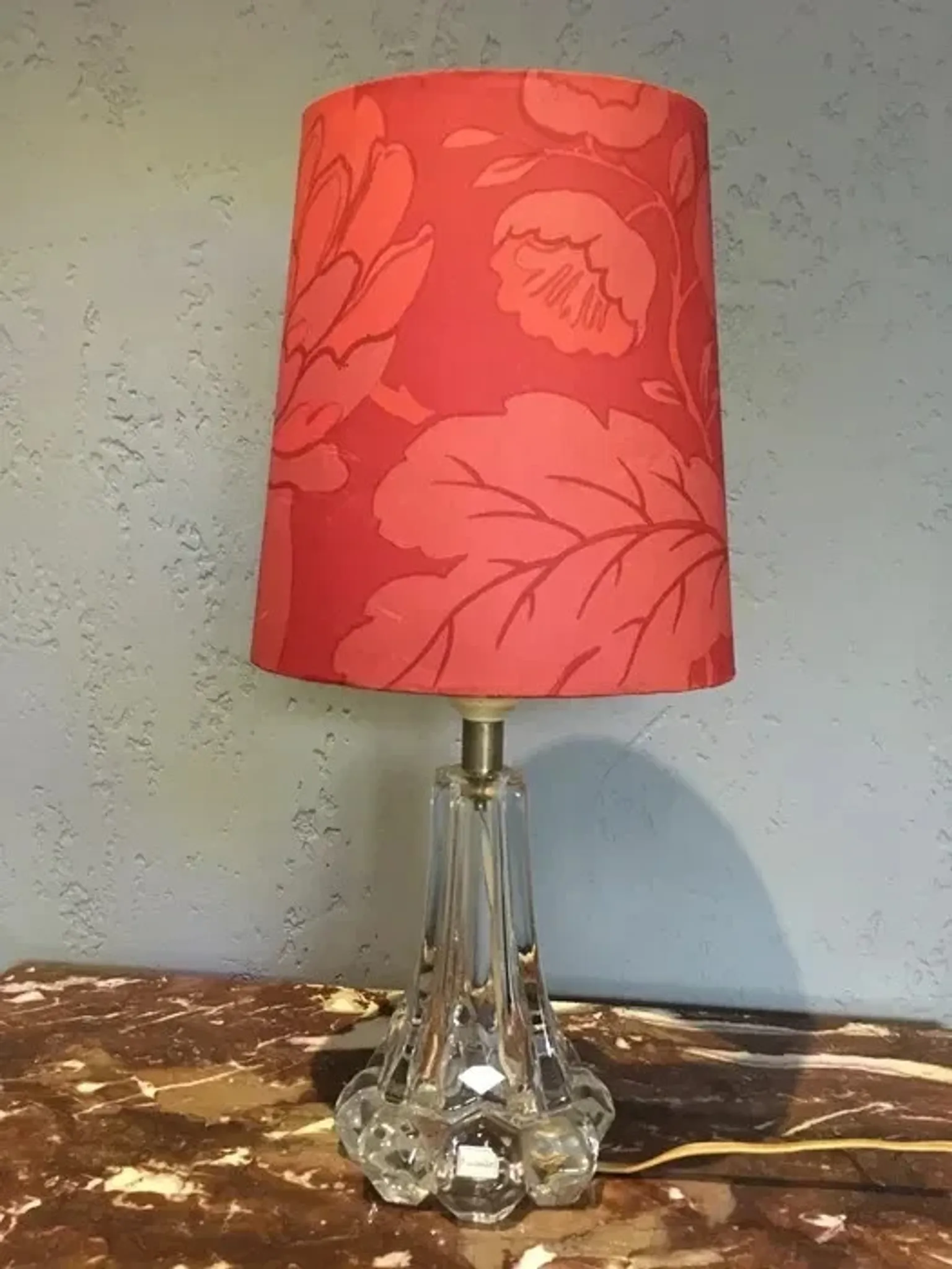 Vannes Le Châtel crystal table lamp with red fabric shade, 1970s