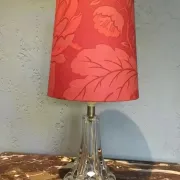 Vannes Le Châtel crystal table lamp with red fabric shade, 1970s