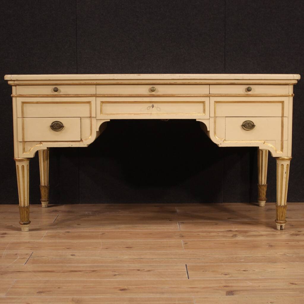 Bureau en laque italienne et doré du 20e siècle