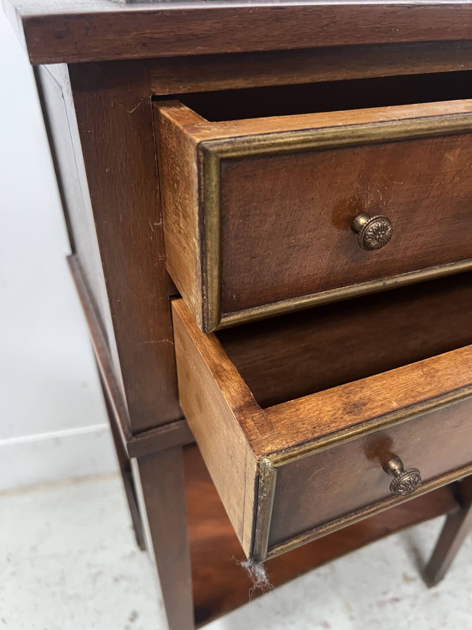 Pair of Louis XVI style bedside tables in mahogany and veneer, 20th century