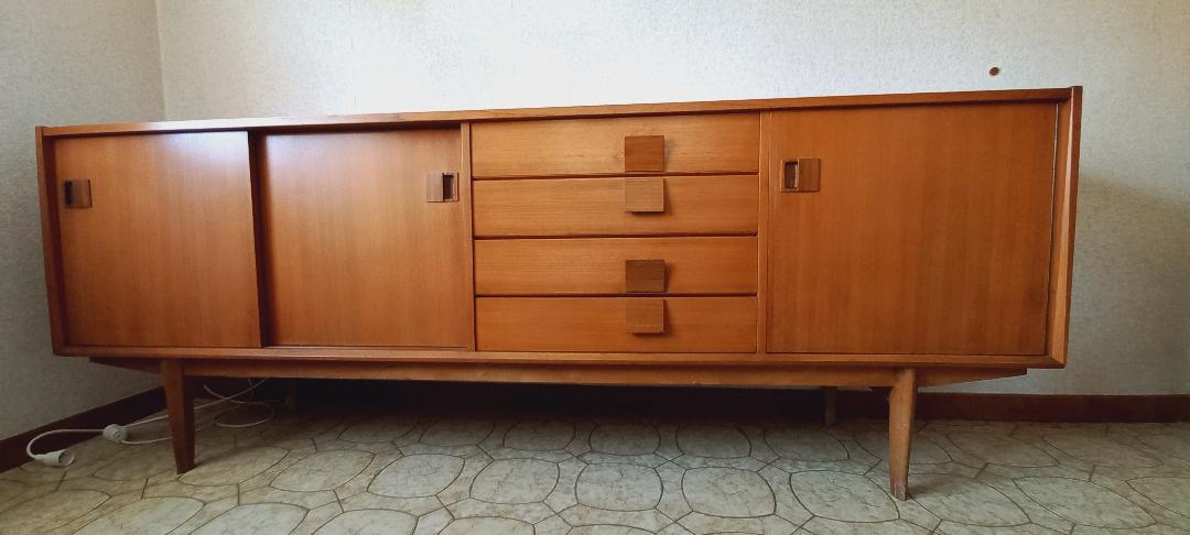 Oiled solid teak buffet, 2.30m long, 0.86m high, 0.48m deep,