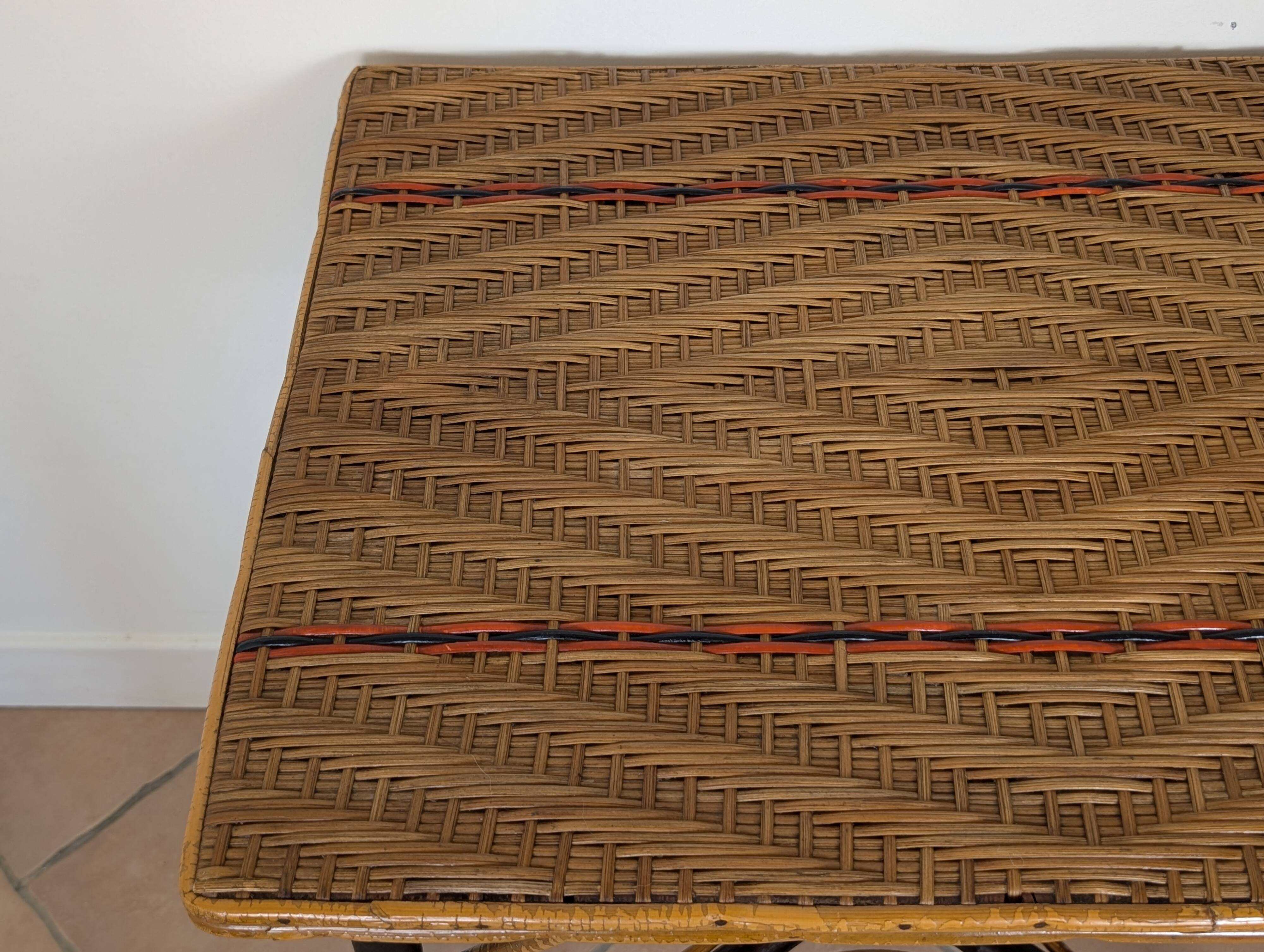 Table en bois et rotin 1920