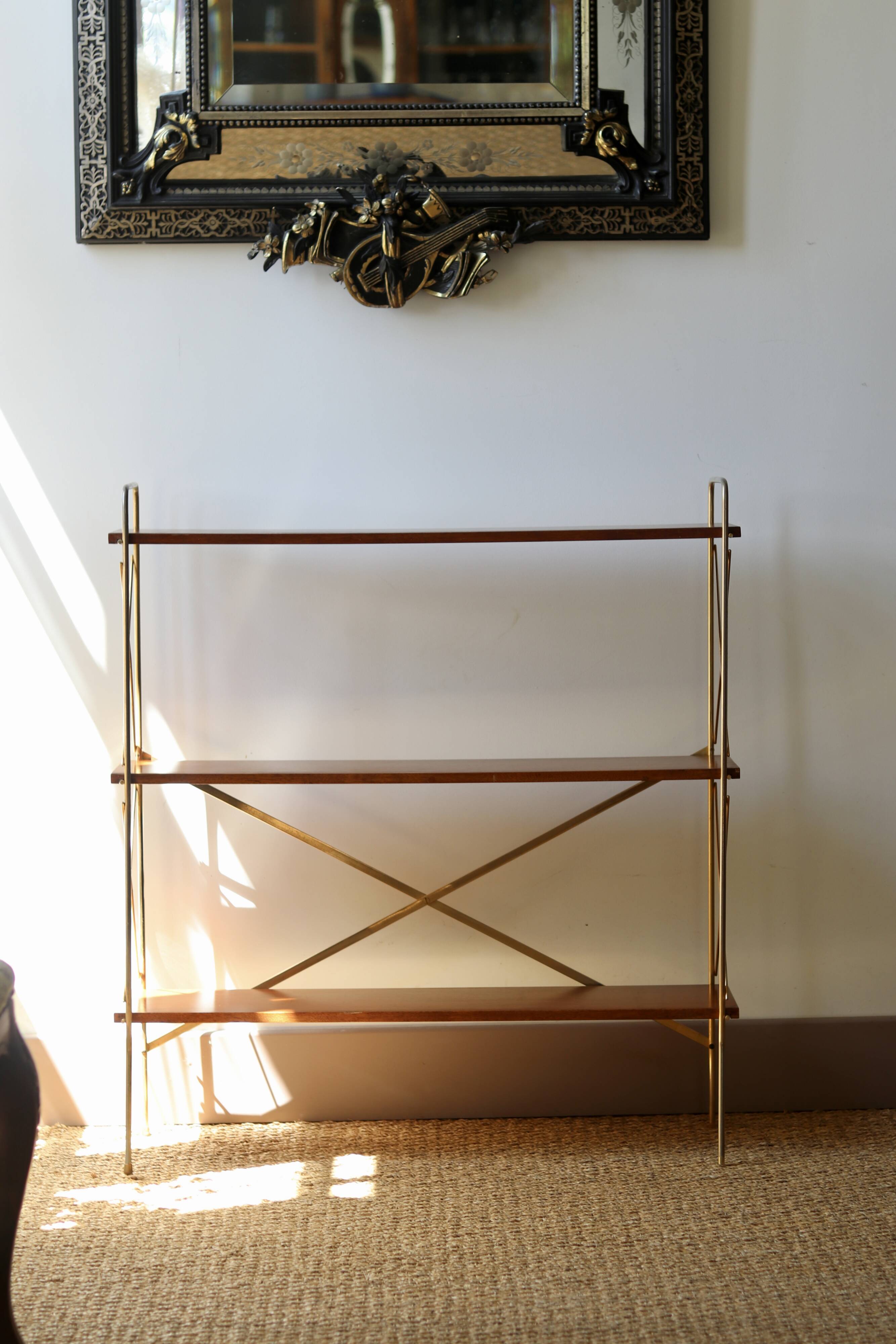 Étagère vintage 1950 en métal doré et teck
