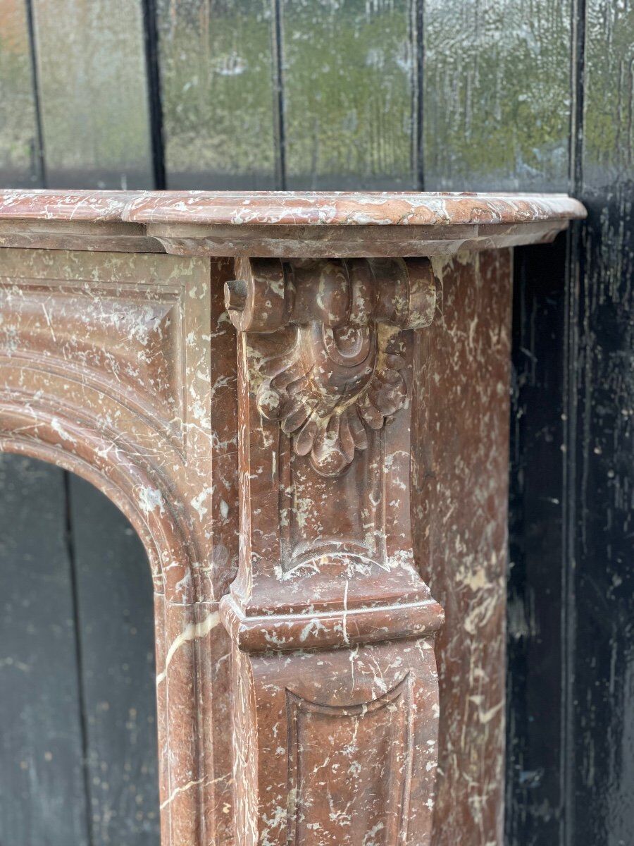 Fireplace in rancid marble around 1880