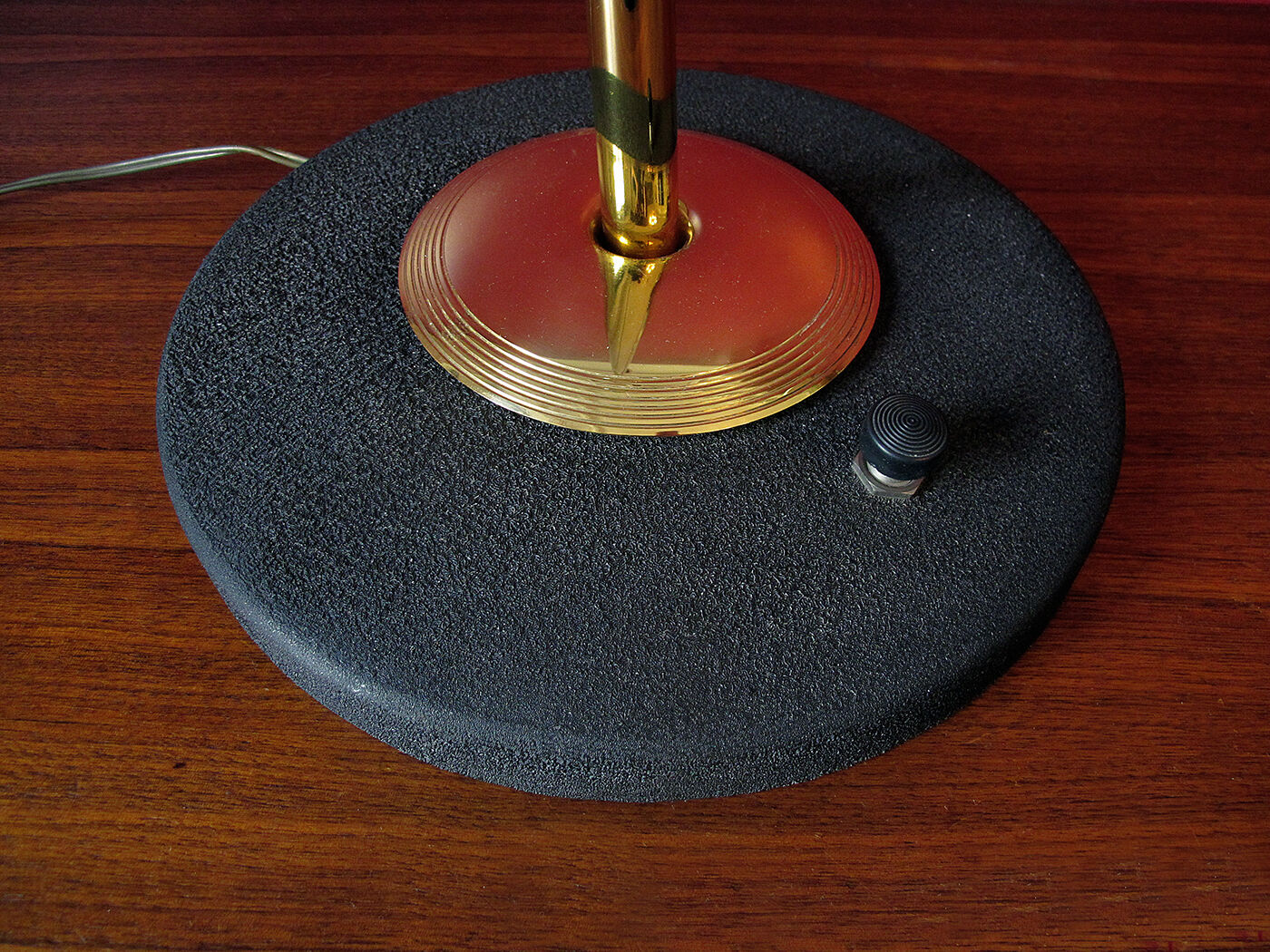 Arlus lamp in brass, satin lacquer metal and engraved glassware 1950