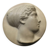 Sculpture relief femme