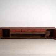 Meuble bas ancien laqué rouge en orme – Chine, vers 1900