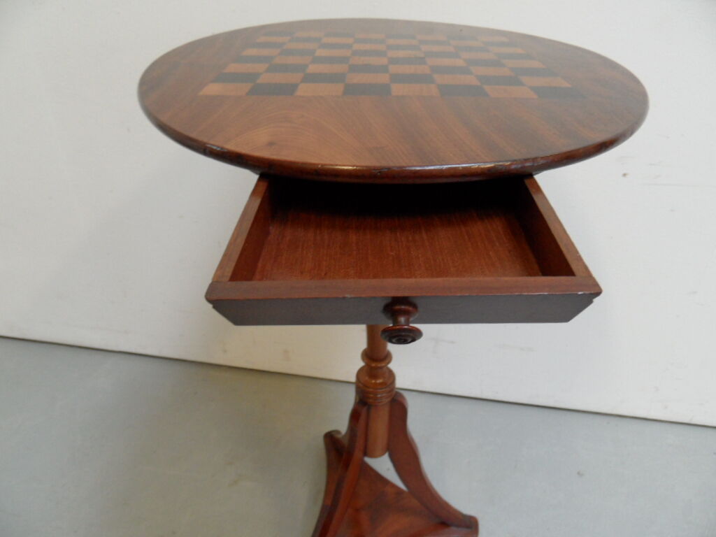 Table d’échecs antique