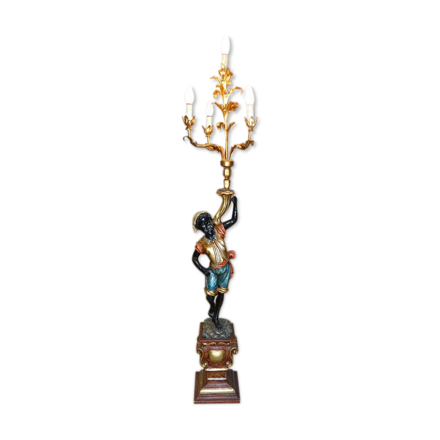 Naked lamppost in sculpted wood