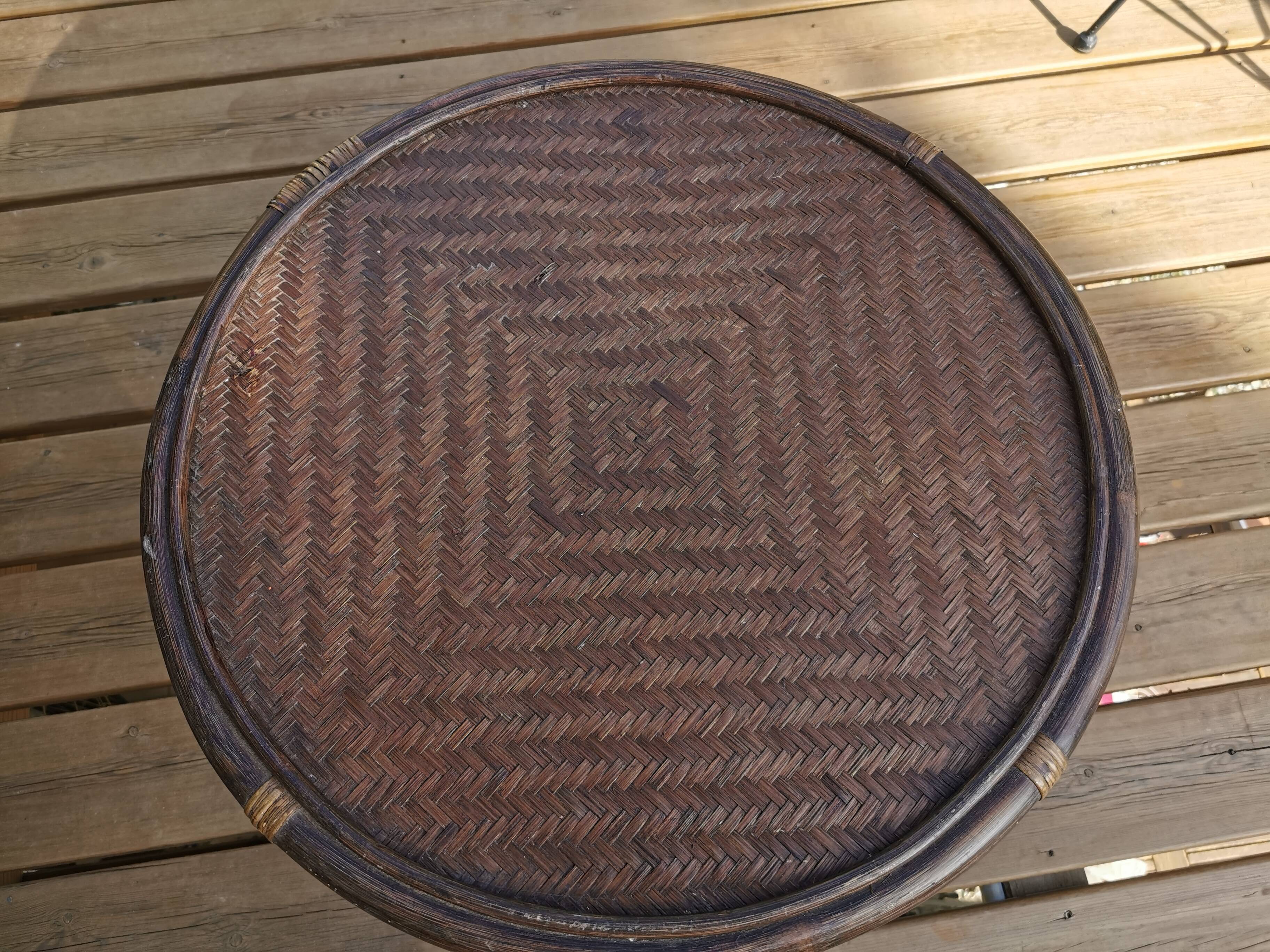 Round vintage coffee table in bombous and rattan