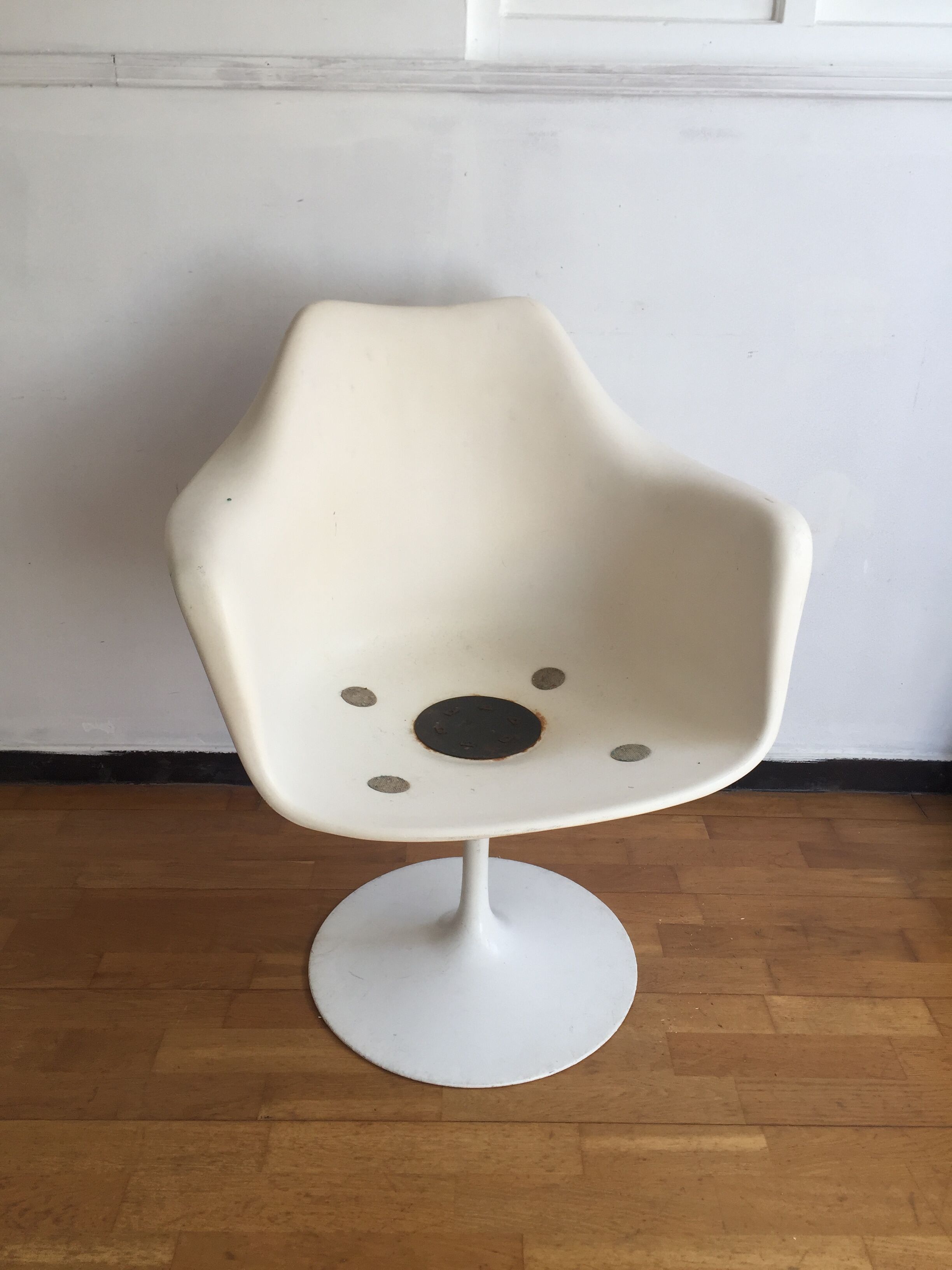 Tulip armchair by Eero Saarinen for Knoll