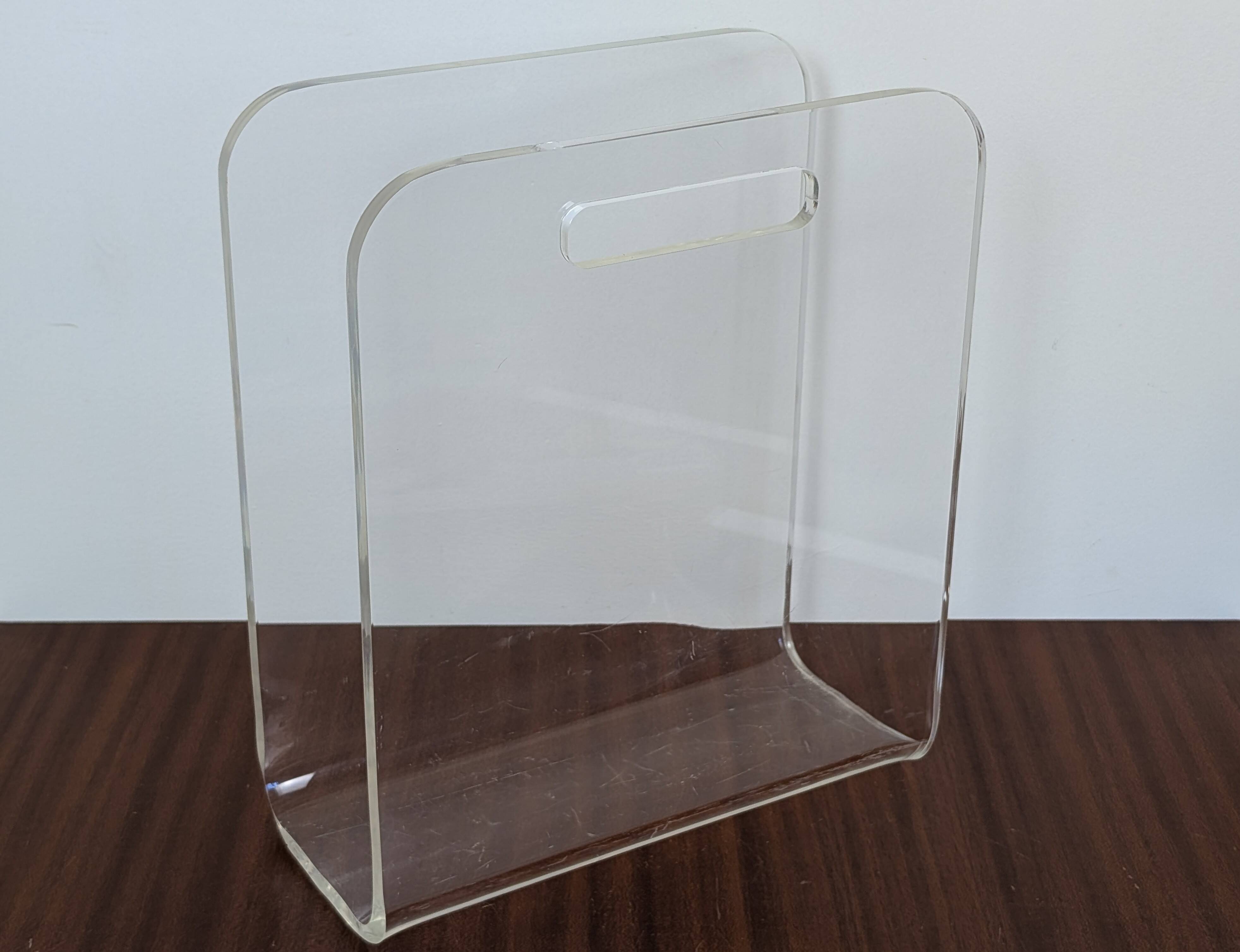 Acrylic magazine rack