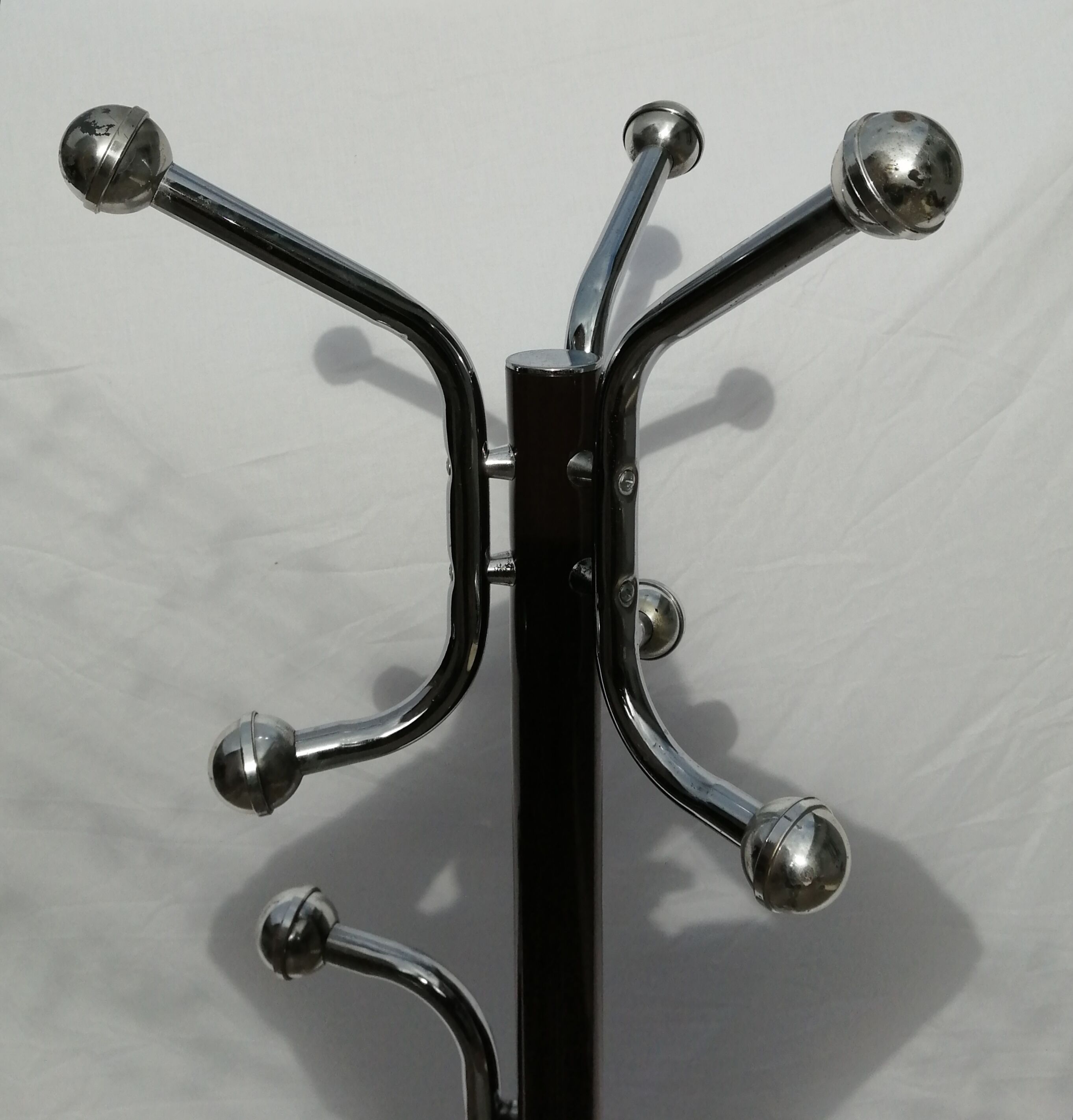 1960 chrome and brown parrot coat rack, 8 balls, marble base