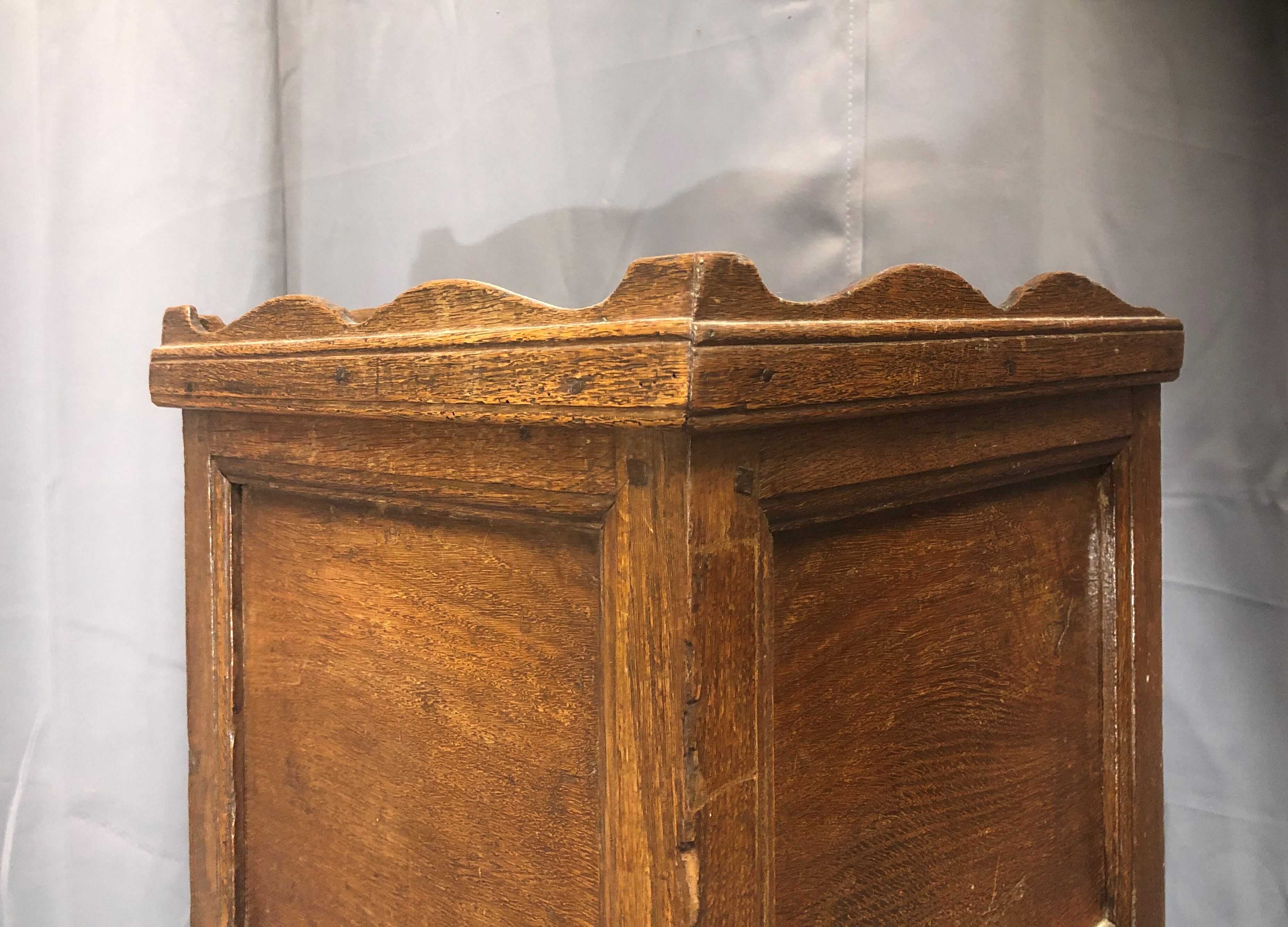 Side cabinet in oak period LOUIS XV 18 eme Country furniture Fifth wheel Table