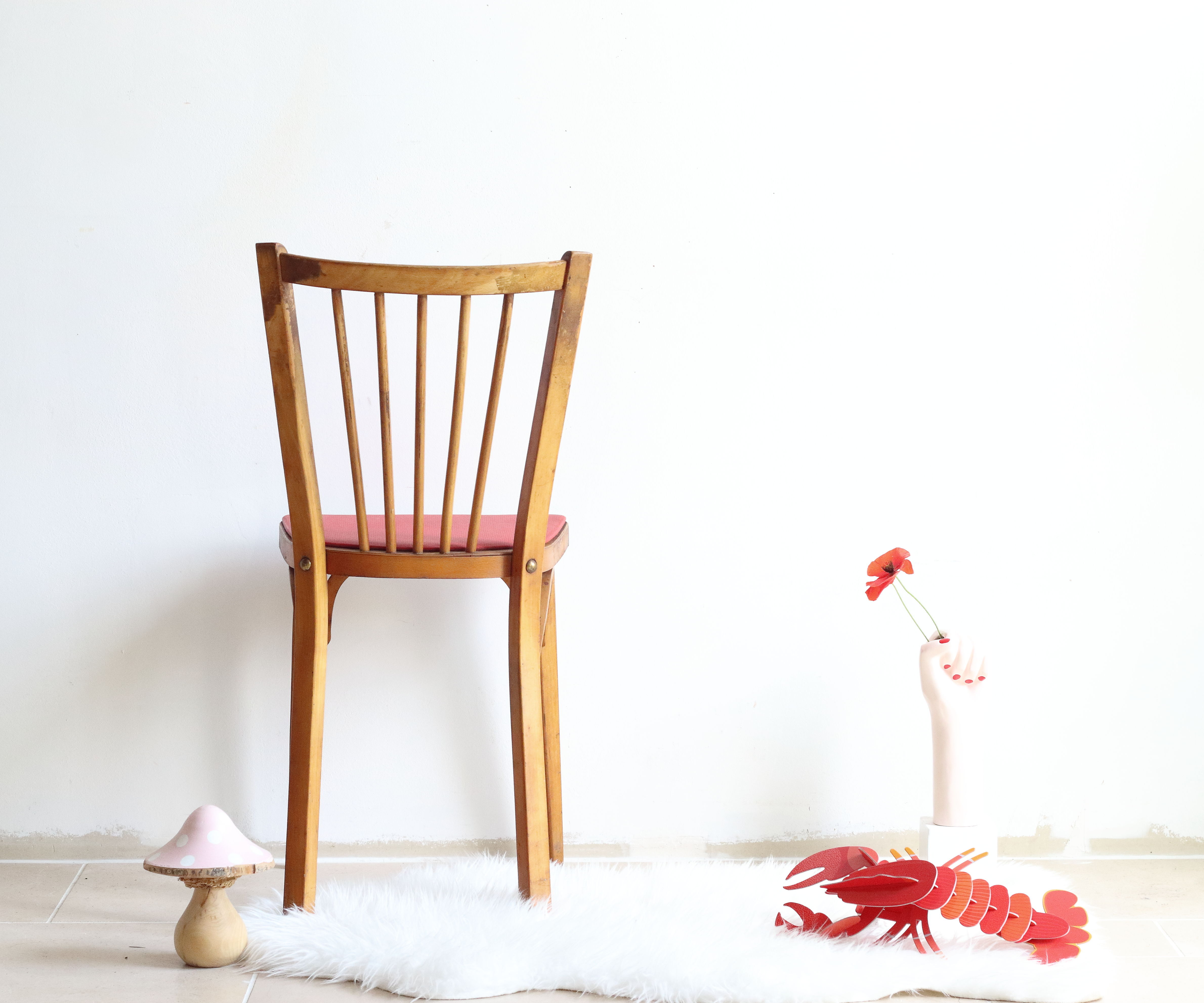 Bistro chair with bars of the 50s in wood and imitation red leather