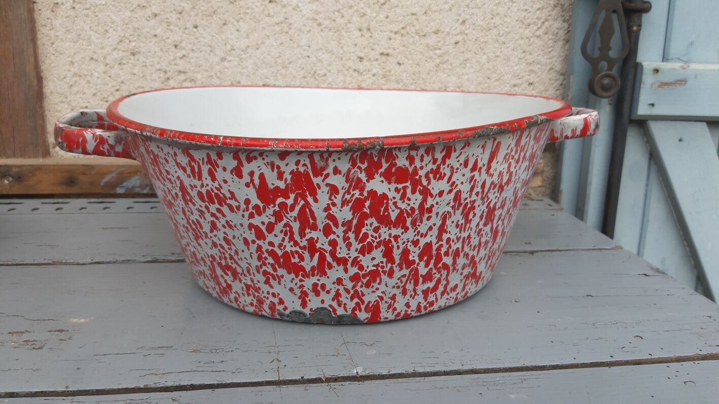 Bassine en tole emaillée rouge