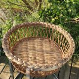 Rattan basket on foot
