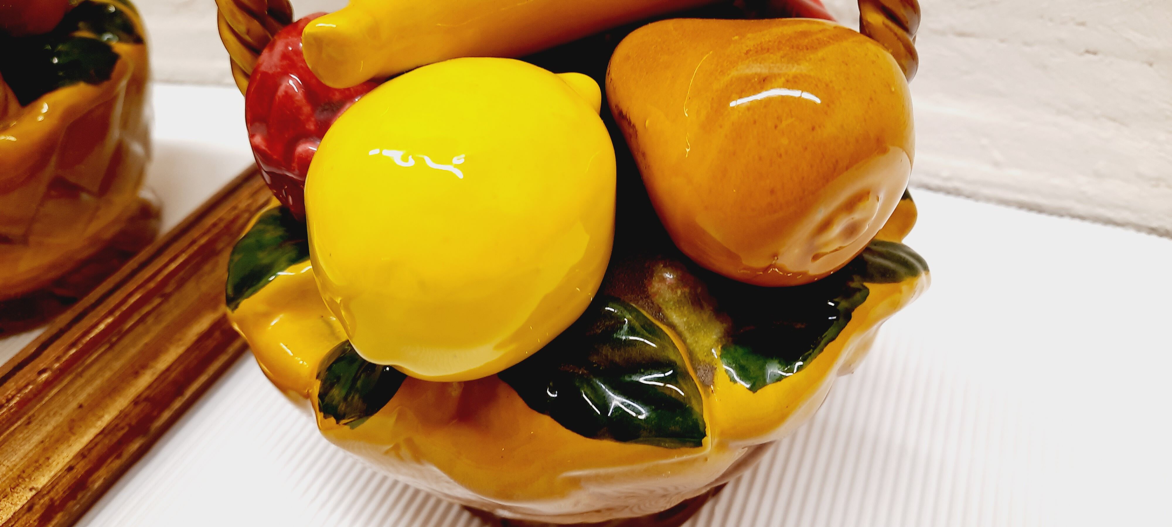 Corbeille de fruits en barbotine