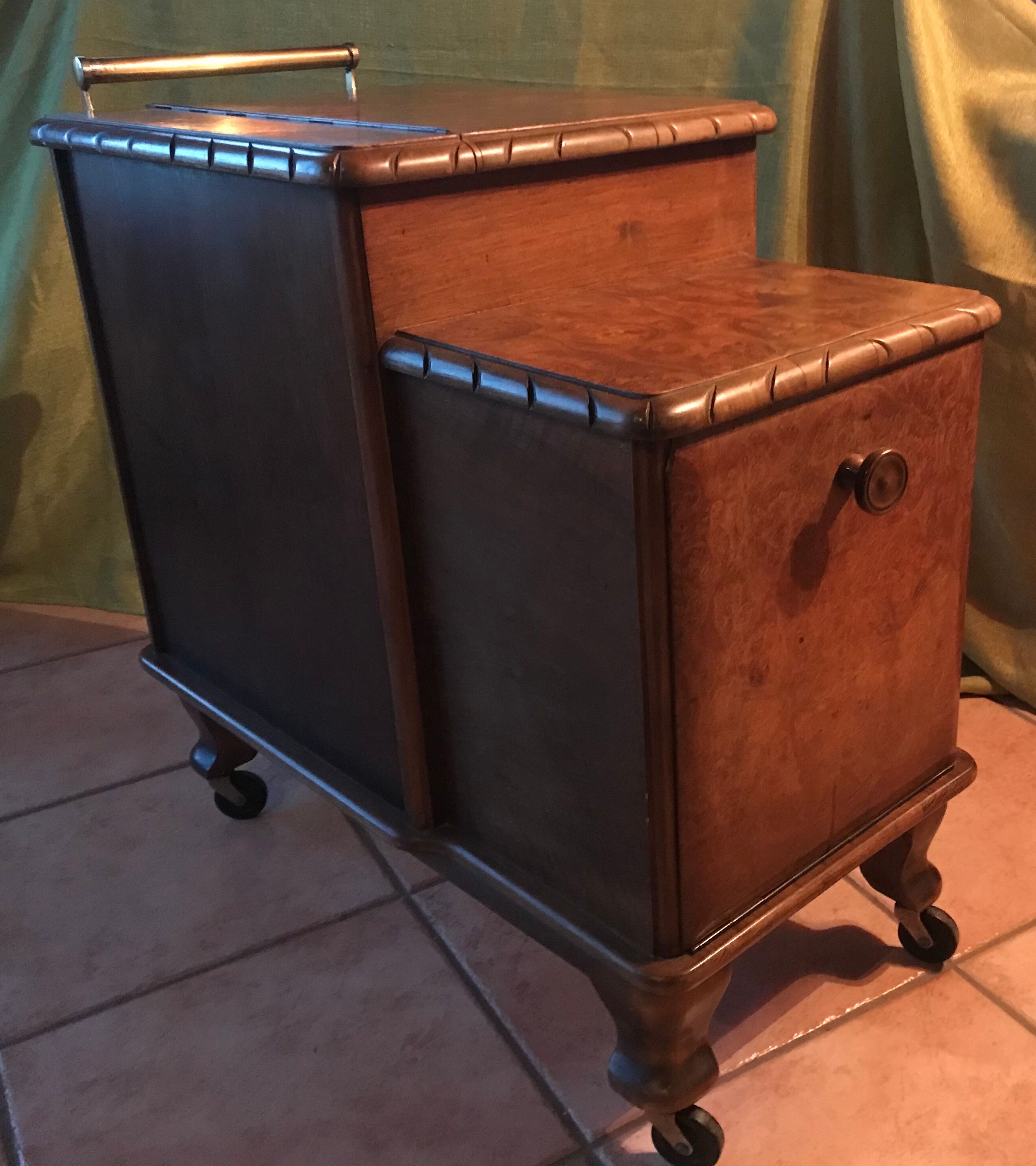 Trolley bar serves Art Deco