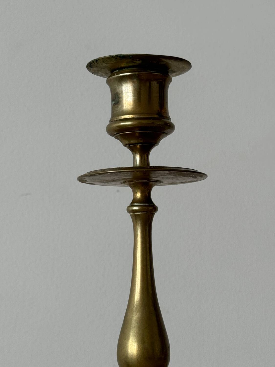 Paire de lustres vintage en laiton massif