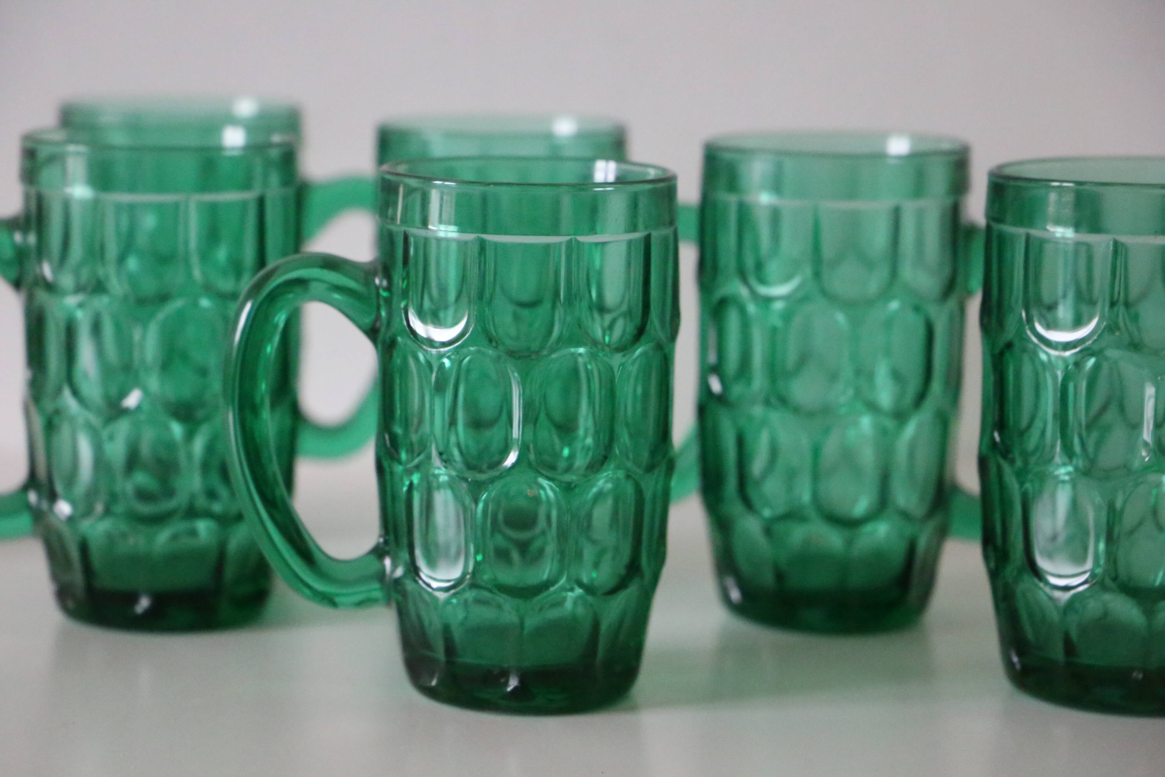 Ensemble de 6 mugs en verre, vert, vintage français, 1980