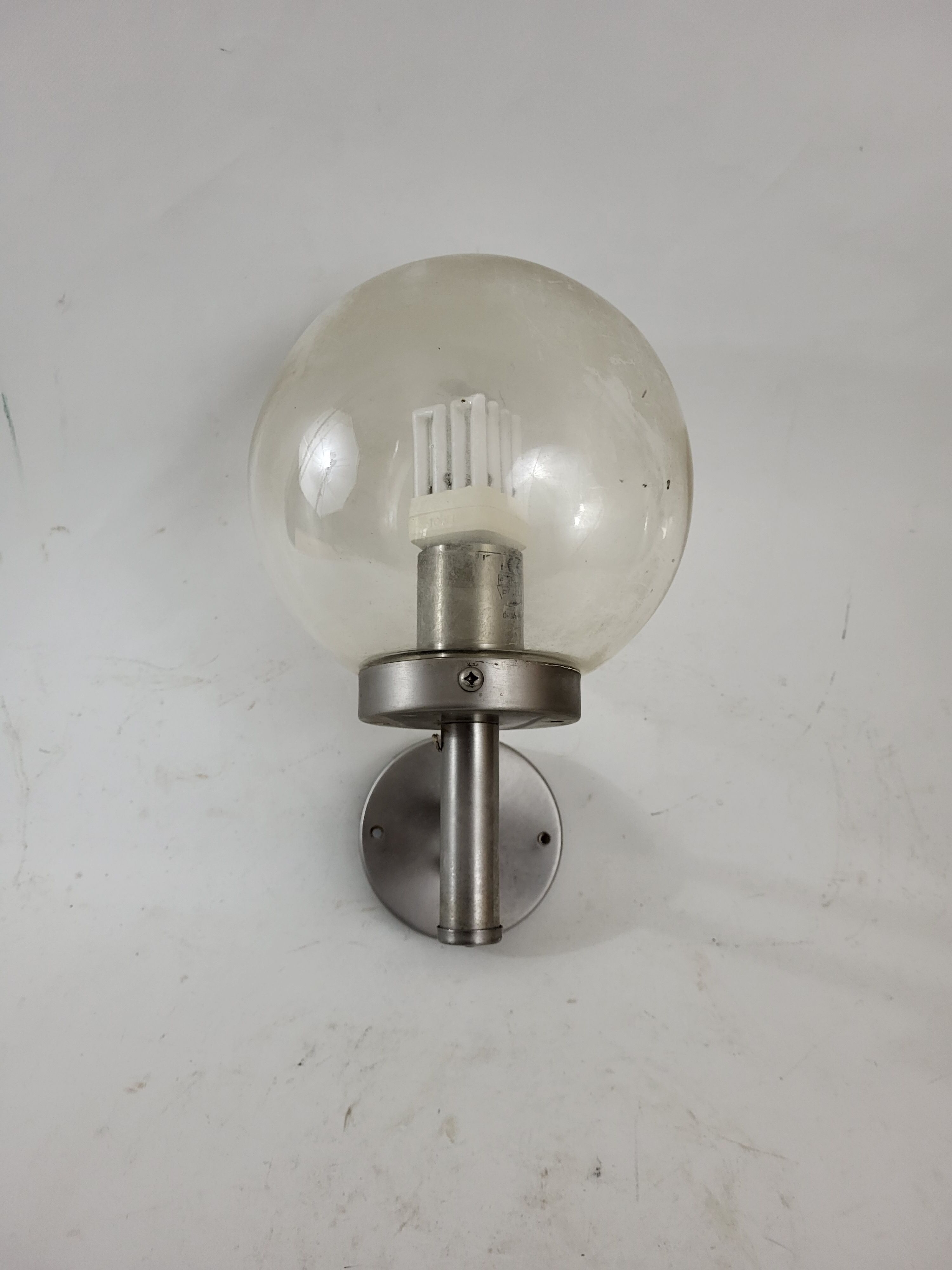 Outdoor garden wall lamp