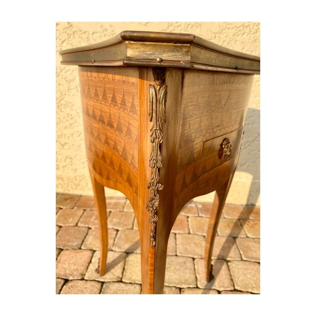 Table form heart in style Louis XV marquetry