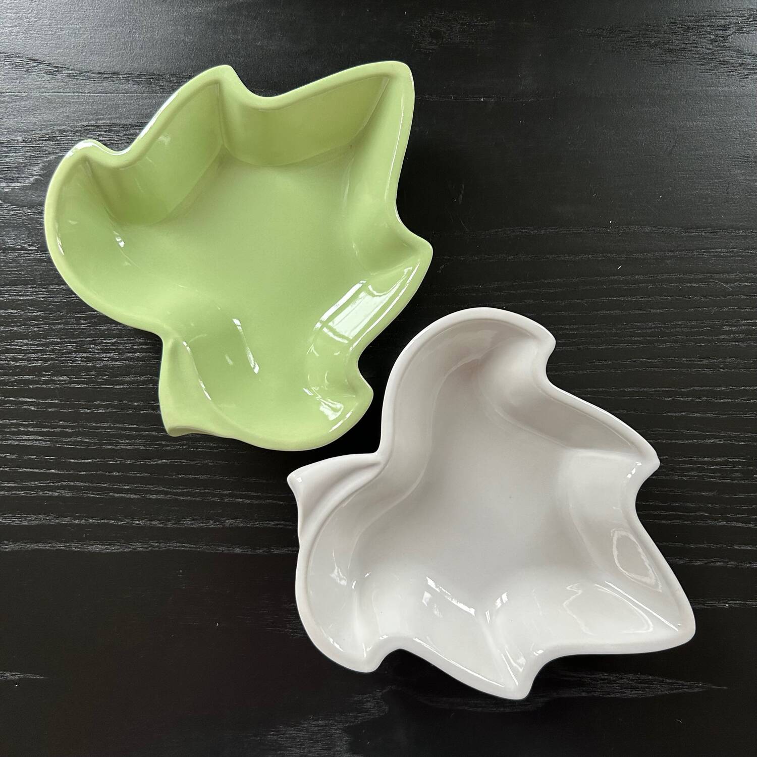 Pair of leaf-shaped dishes
