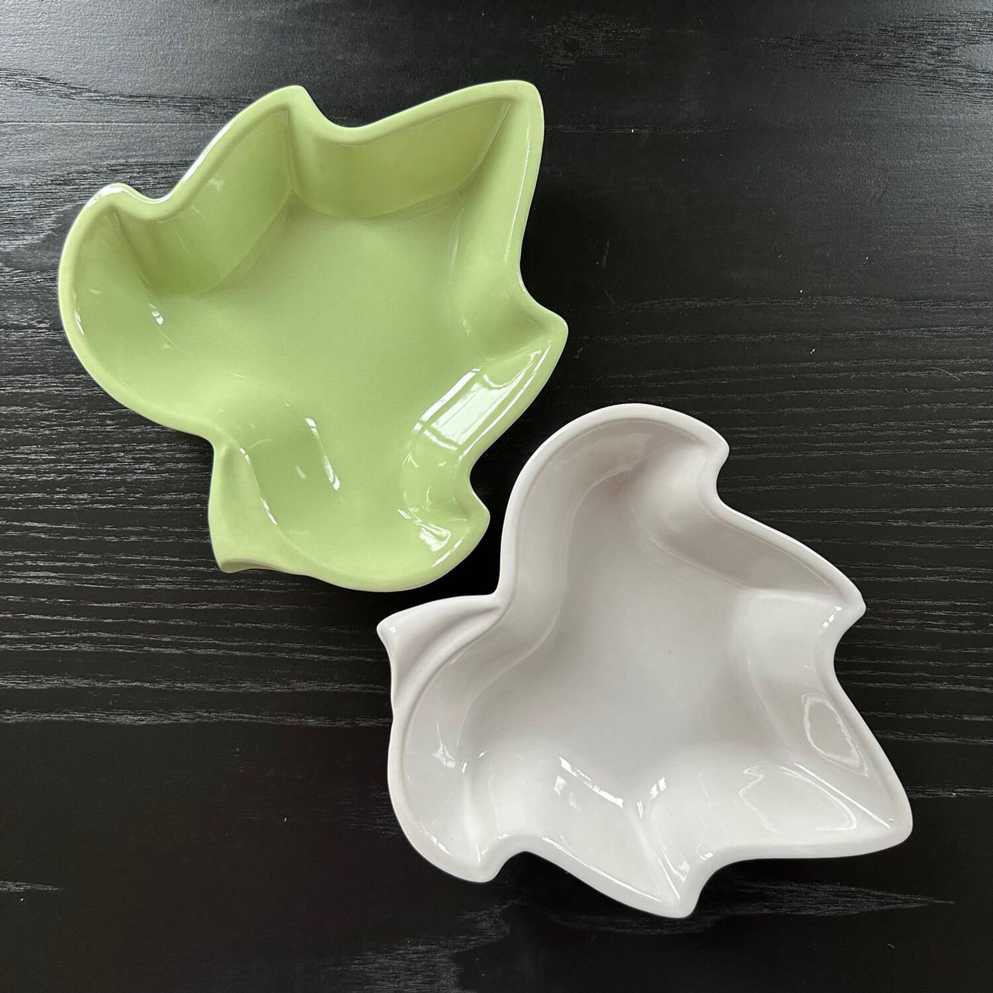 Pair of leaf-shaped dishes