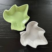 Pair of leaf-shaped dishes